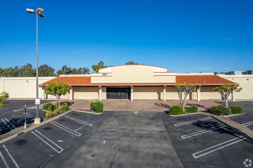More Photos Of 650 Sycamore Ave, Vista Freestanding For Lease