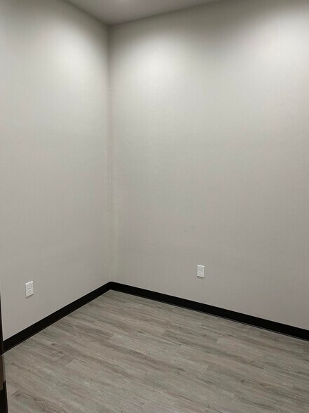 More Photos Of 450 Hawkins Run, Midlothian Medical For Sale