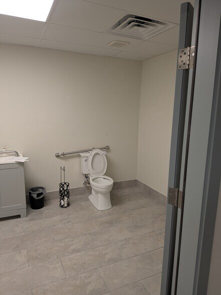 More Photos Of 1707 Pass Rd, Biloxi Freestanding For Sale