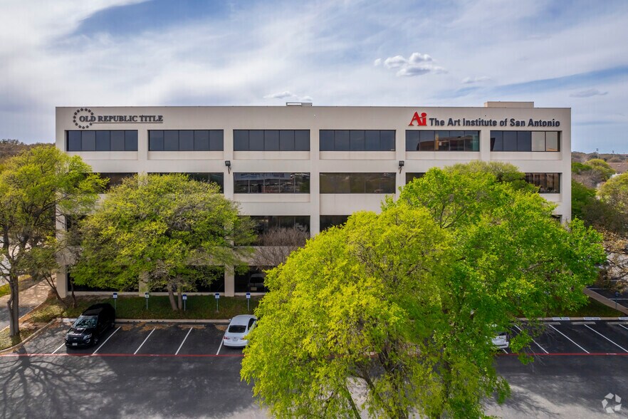 More Photos Of 10000 W IH-10, San Antonio Office For Lease