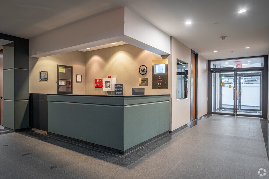 More Photos Of 2001 Kirby Dr, Houston Office For Lease