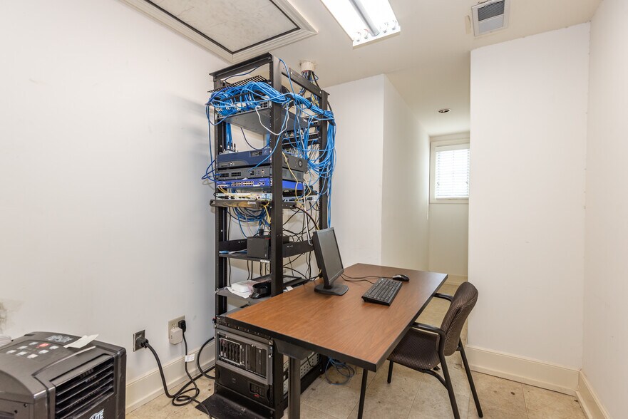 More Photos Of 987 Harris St, Tunica Office For Sale