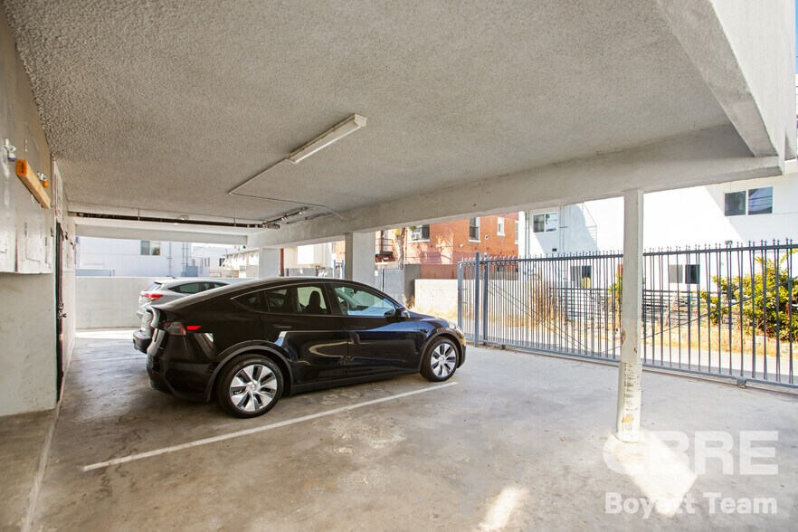 More Photos Of 5933 Barton Ave, Los Angeles Apartments For Sale