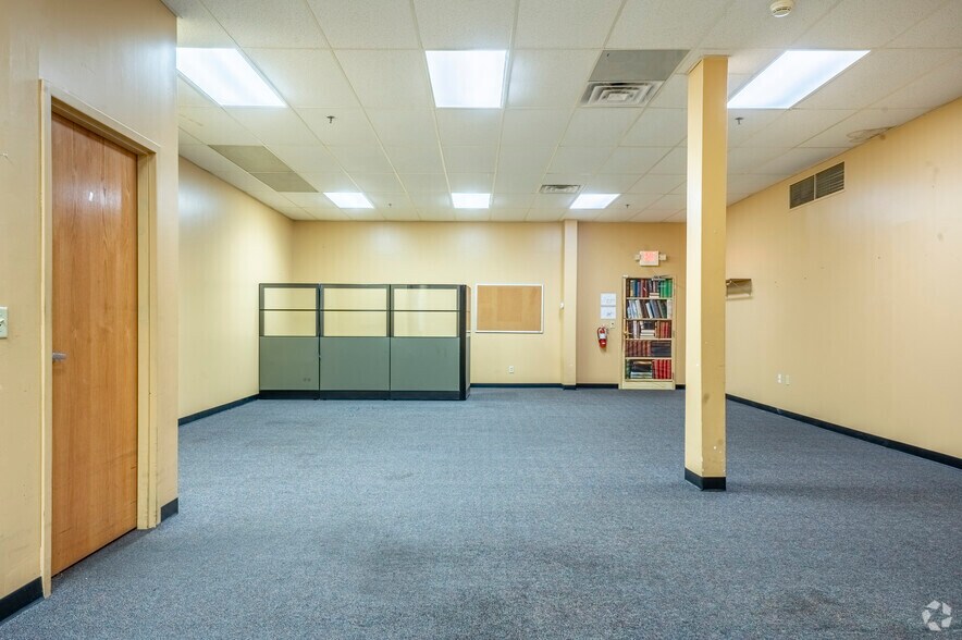 More Photos Of 1741 Adel St, Janesville Warehouse For Lease