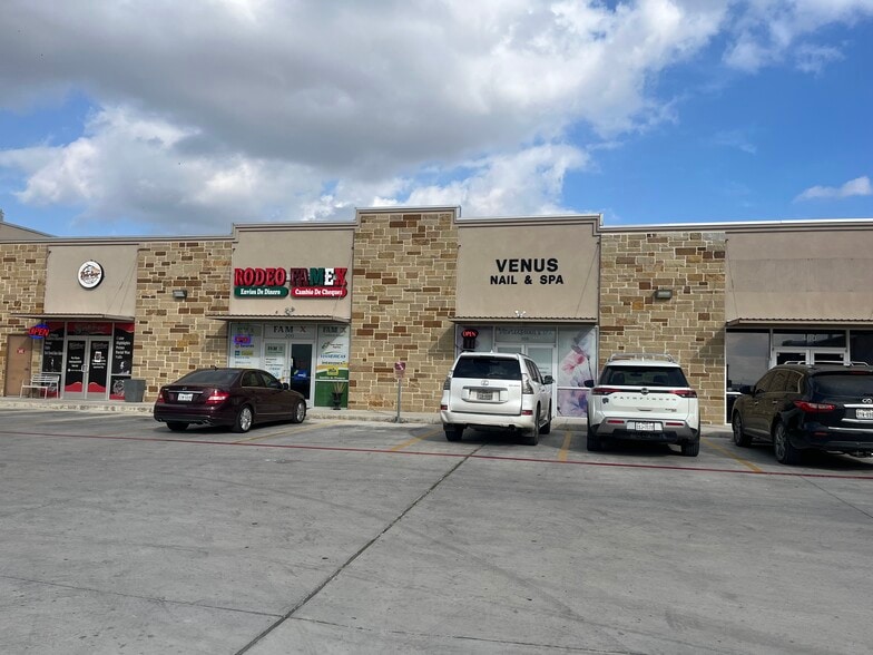 More Photos Of 180 Town Center Blvd, Jarrell Storefront For Lease