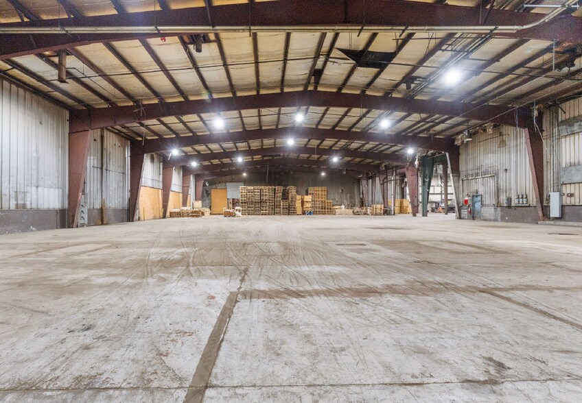 More Photos Of 2100 Advance Ave, Columbus Manufacturing For Lease