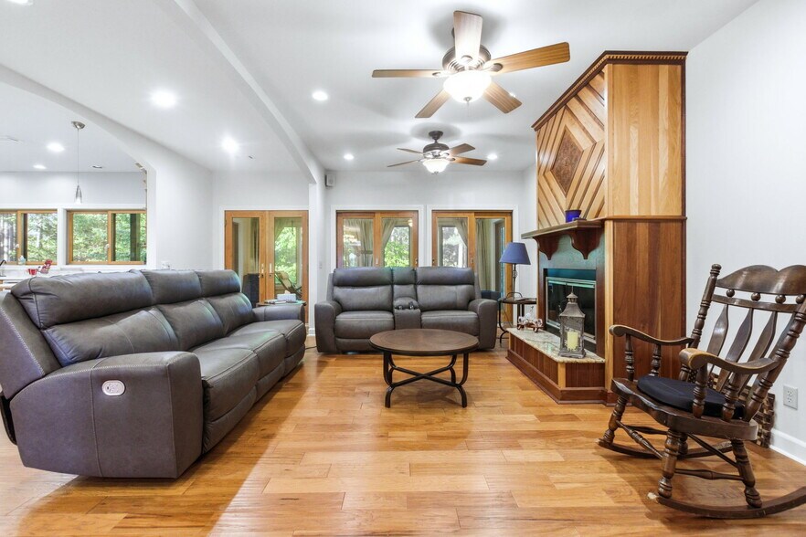 More Photos Of 267 Stinson Dr, Clinton Specialty For Sale