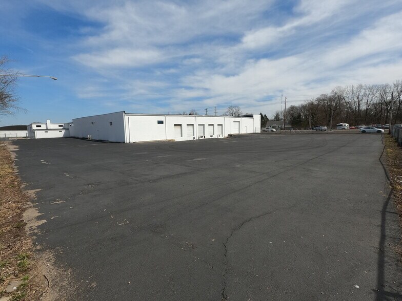 More Photos Of 845 Harrisburg Pike, Columbus Warehouse For Lease