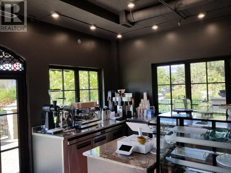 More Photos Of 7-3185 Centrale Via, Kelowna Hotel For Sale