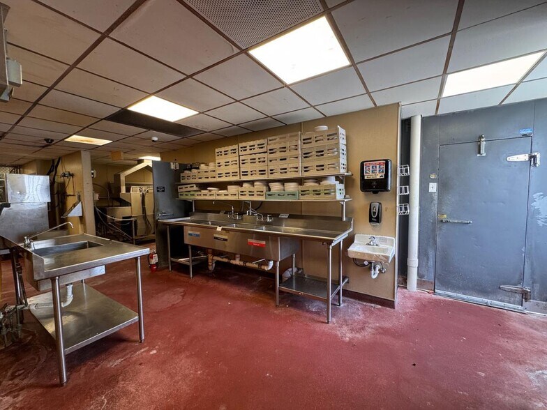 More Photos Of 1830 Columbus Ave, Washington Court House Restaurant For Sale