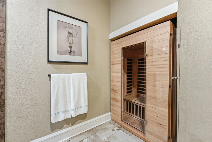 More Photos Of 215 N Michigan St, Plymouth Storefront For Sale