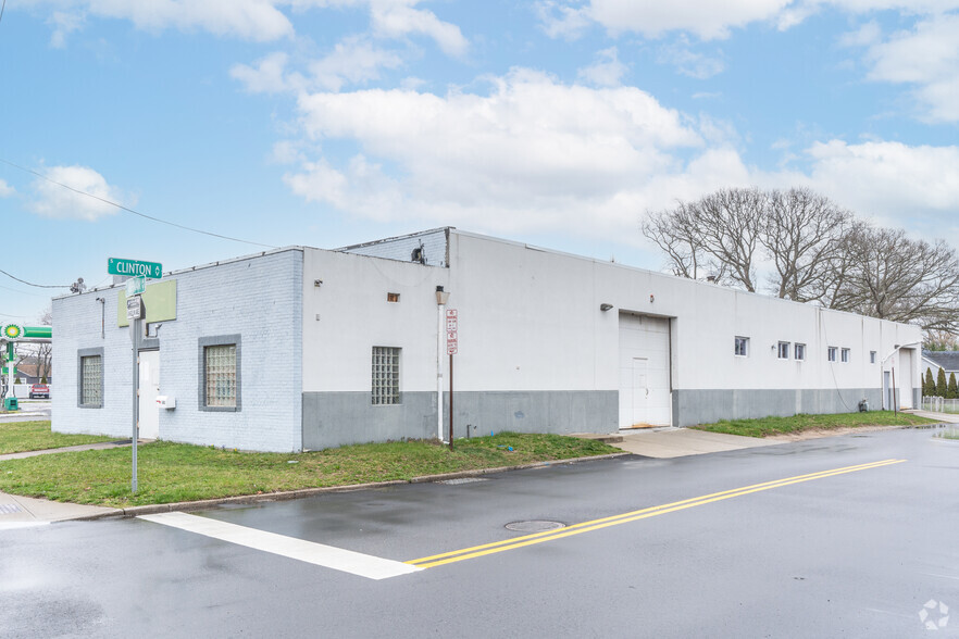 Primary Photo Of 181 E Hoffman Ave, Lindenhurst Warehouse For Lease