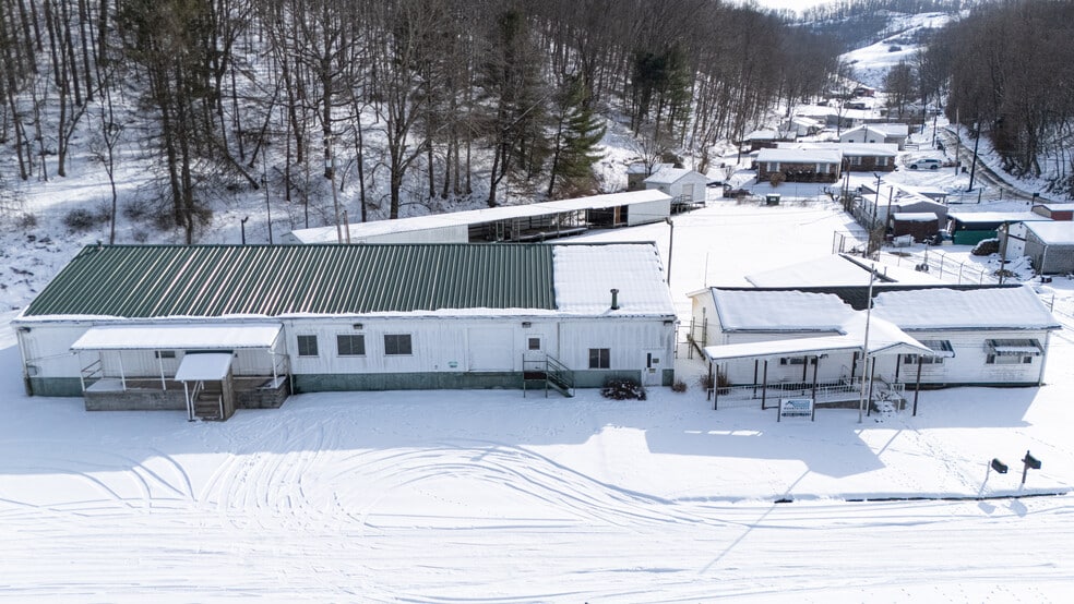 Primary Photo Of 123 Turkey Run Rd, Salem Distribution For Sale