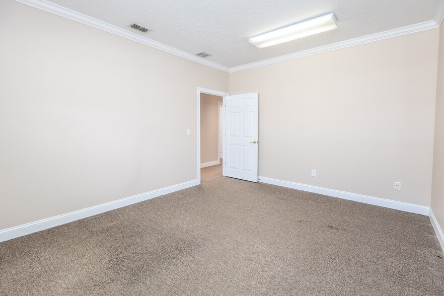 More Photos Of 11555 Central Pky, Jacksonville Office For Sale