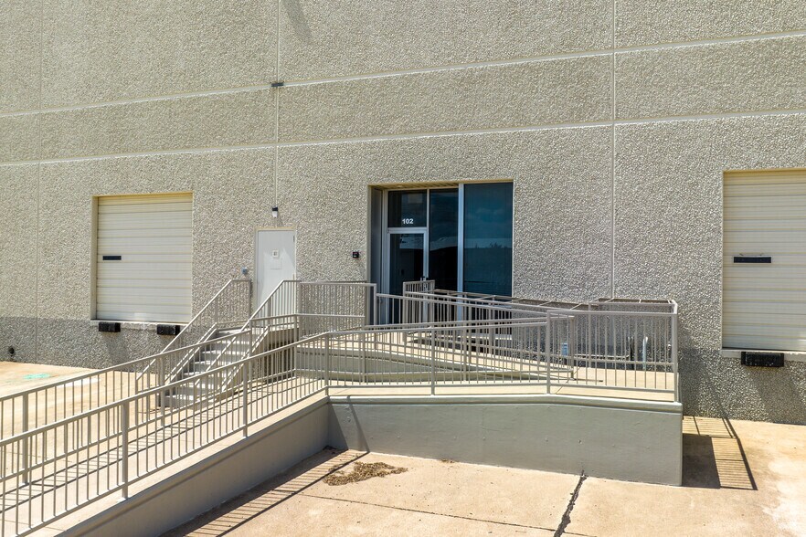 More Photos Of 700 Eight Twenty Blvd, Fort Worth Unknown For Lease