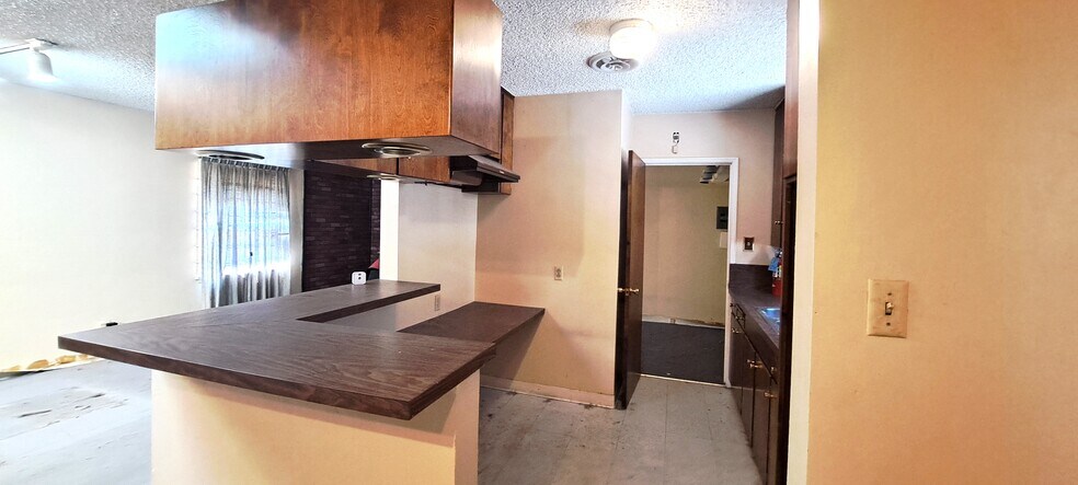 More Photos Of 1519 6th St, Bakersfield Office Residential For Sale