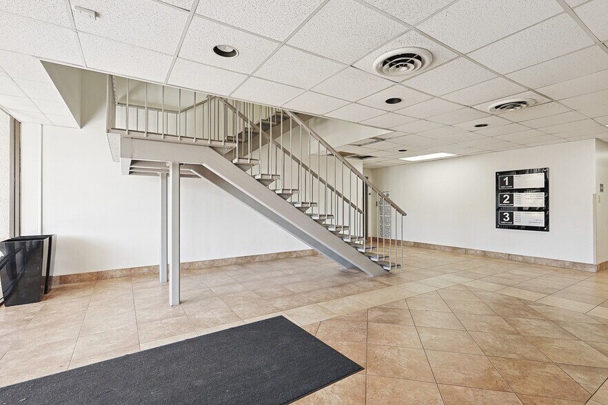 More Photos Of 2821 Lackland Rd, Fort Worth Office For Sale