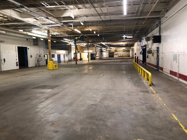 More Photos Of 318 W Howell St, Hartwell Manufacturing For Sale