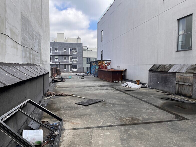 More Photos Of 134 Metropolitan Ave, Brooklyn Warehouse For Lease