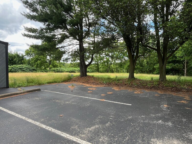 More Photos Of 168 New Castle Rd, Butler Freestanding For Sale