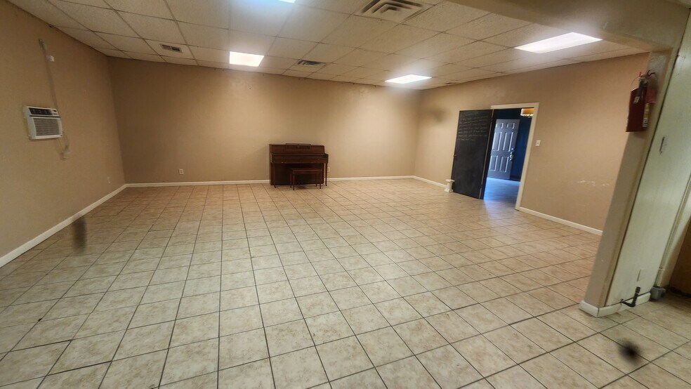 More Photos Of 1116 SW H Ave, Lawton Religious Facility For Sale