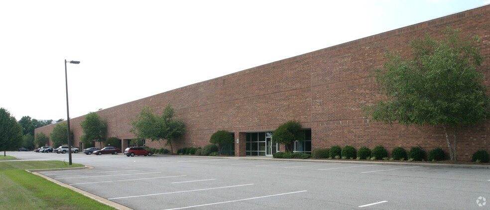 More Photos Of 6348 Burnt Poplar Rd, Greensboro Warehouse For Lease