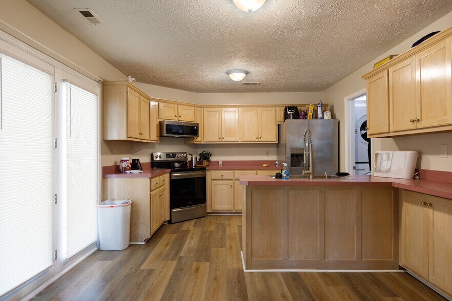 More Photos Of 100-102 Twin Acres Dr, Fayetteville Apartments For Sale