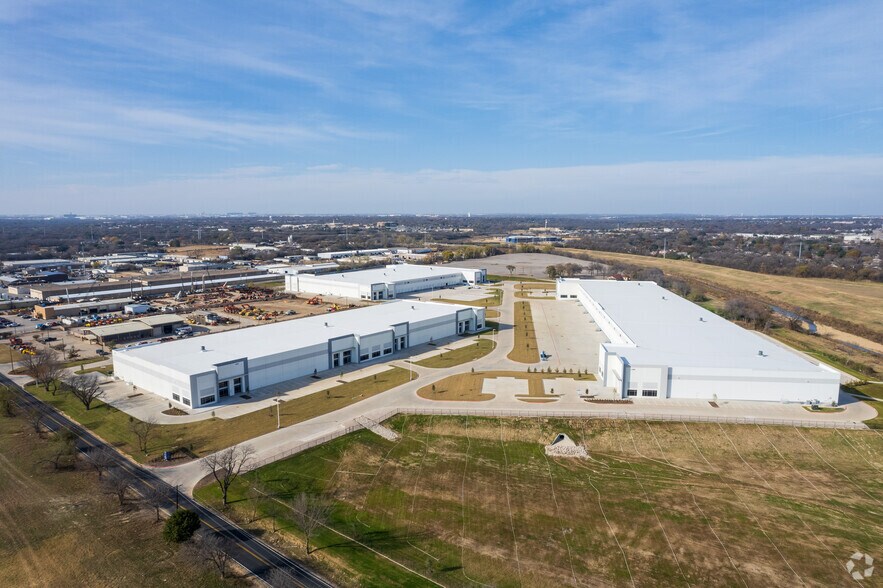 More Photos Of 6741 Midway Rd, Haltom City Distribution For Lease