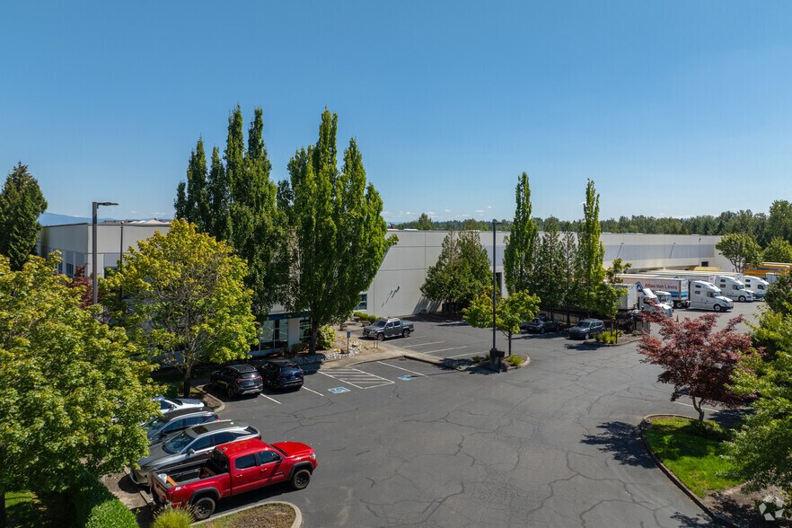 More Photos Of 17948 NE Riverside Pky, Portland Warehouse For Lease