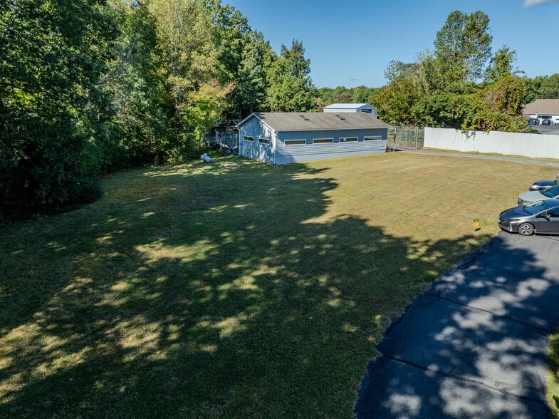 More Photos Of 2704 Lake Monticello Rd, Palmyra Parking Garage For Sale