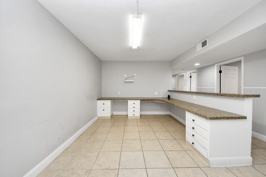 More Photos Of 2001 John St, Pasadena Office For Sale