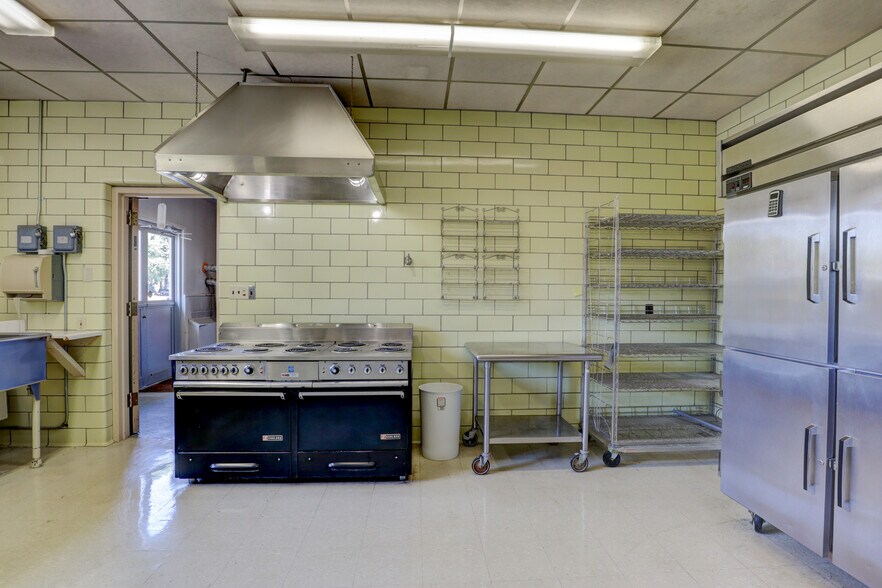 More Photos Of 4960 Hill Rd, Kennedy Schools For Lease