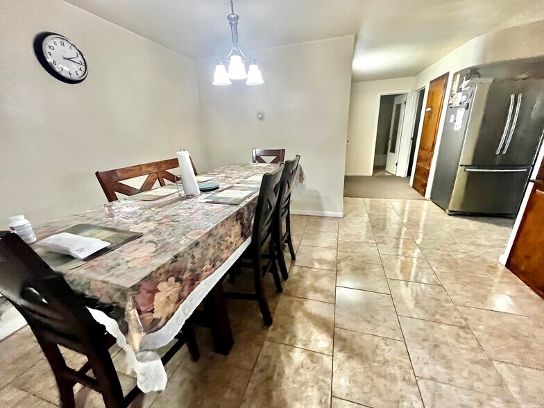 More Photos Of 215 N Broadway St, Post Hotel For Sale