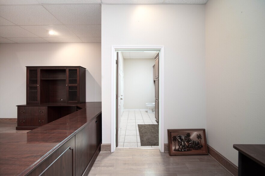 More Photos Of 2100 E Stan Schlueter Loop, Killeen Storefront Retail Office For Lease