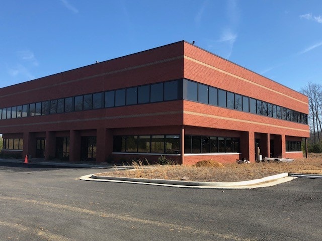 More Photos Of 450 Solomon Dr, Fredericksburg Office For Lease