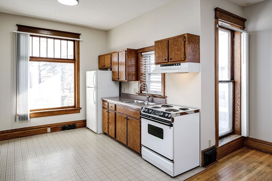 More Photos Of 1618 S 32nd Ave, Omaha Apartments For Sale