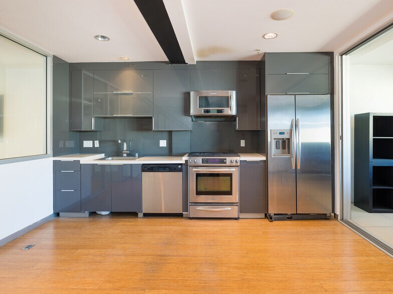 More Photos Of 215-237 California St, El Segundo Loft Creative Space For Lease