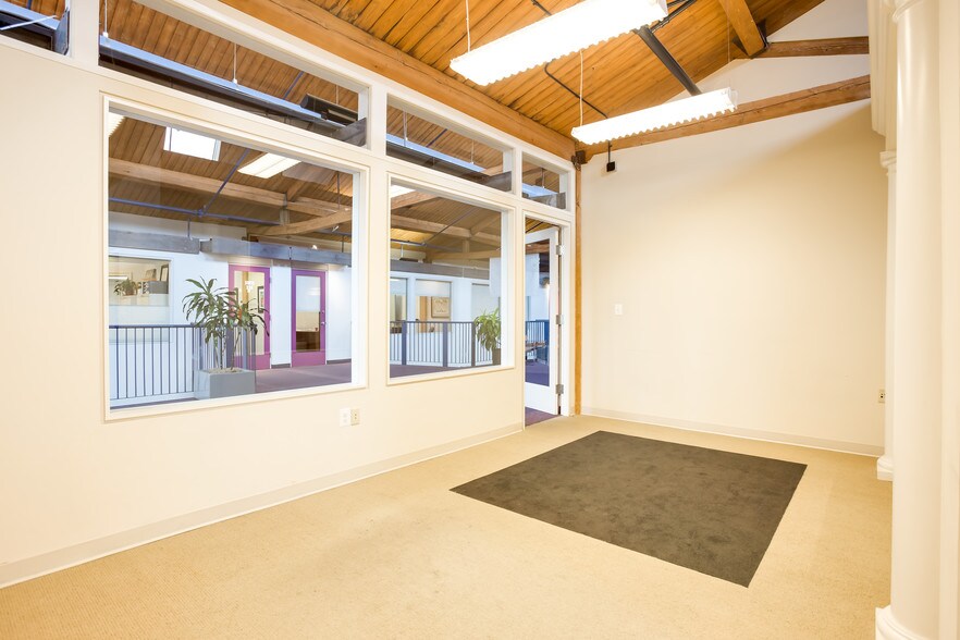 More Photos Of 725 Jackson St, Fredericksburg Office For Lease