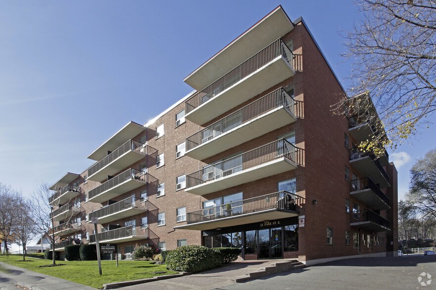 More Photos Of 12 Park St E, Mississauga Apartments For Sale