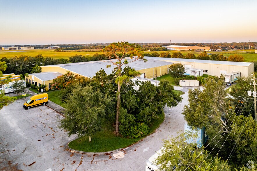 More Photos Of 900 Armstrong Blvd, Kissimmee Warehouse For Lease