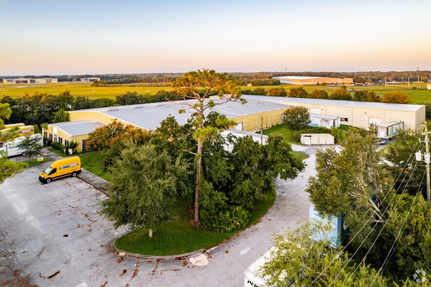 More Photos Of 900 Armstrong Blvd, Kissimmee Warehouse For Lease