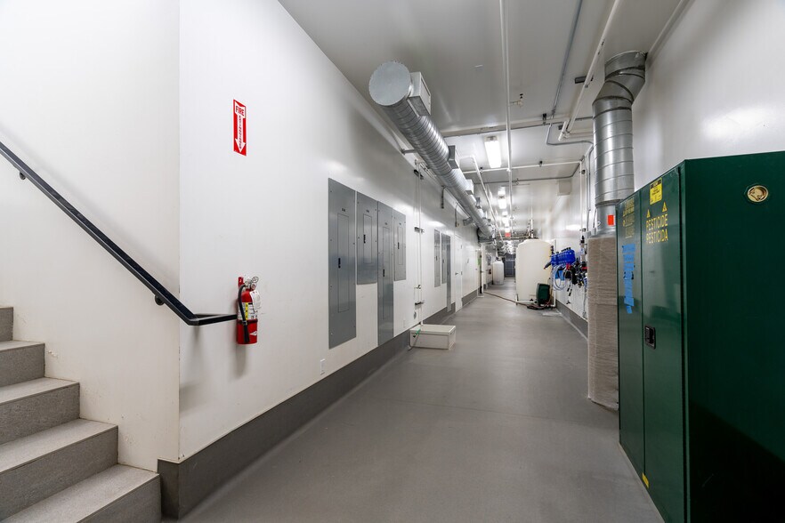 More Photos Of 19533 McLane St, Palm Springs Distribution For Sale