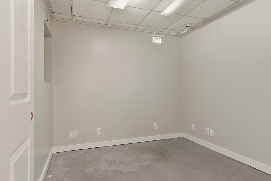 More Photos Of 2300 2nd Ave E, Tuscaloosa Office For Sale