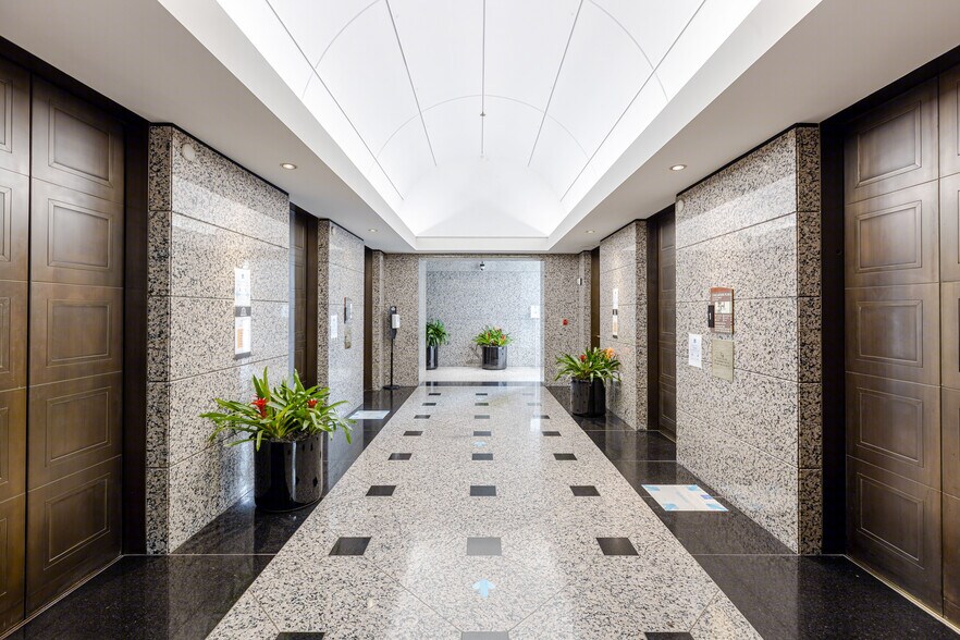 More Photos Of 330 N Brand Blvd, Glendale Office For Lease