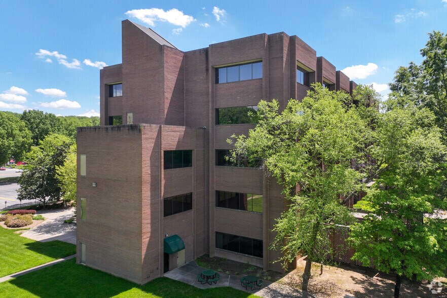 More Photos Of 5620 University Pky, Winston-Salem Unknown For Lease