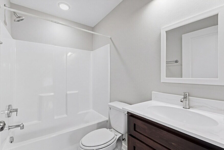 More Photos Of 307 N Henry St, Lindale Apartments For Sale