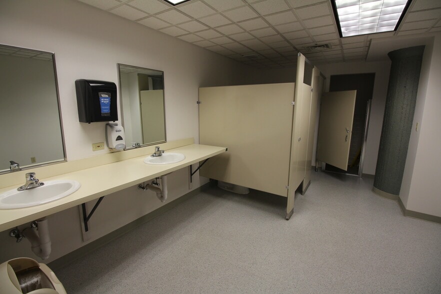 More Photos Of 12 3rd St NW, Great Falls Bank For Lease