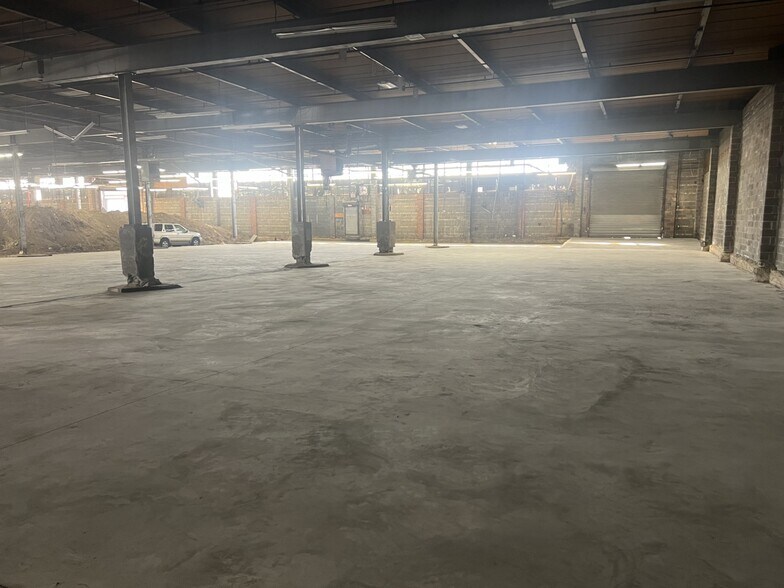 More Photos Of 625 Wortman Ave, Brooklyn Distribution For Lease