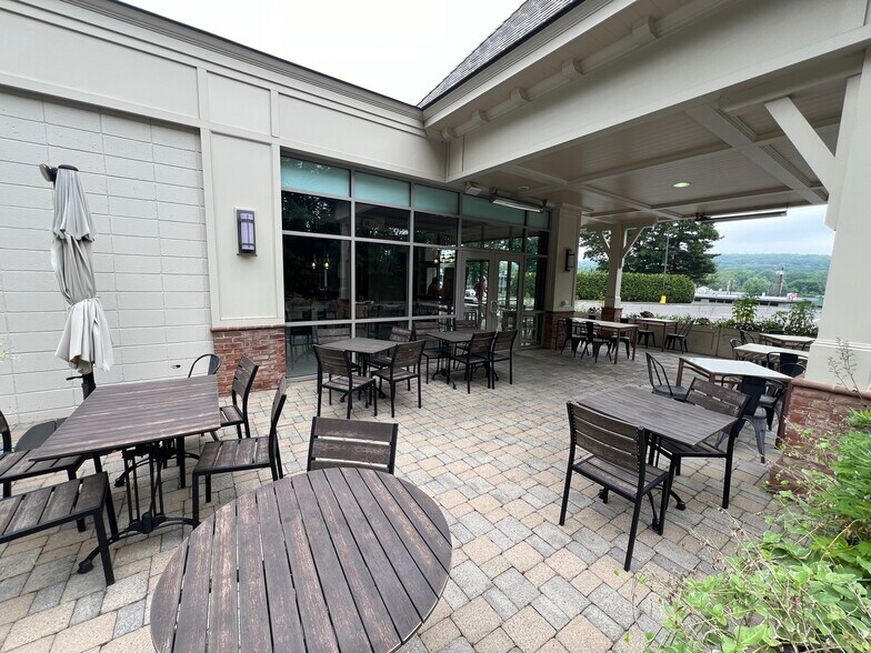 More Photos Of 921 White Plains Rd, Trumbull Storefront Retail Office For Lease