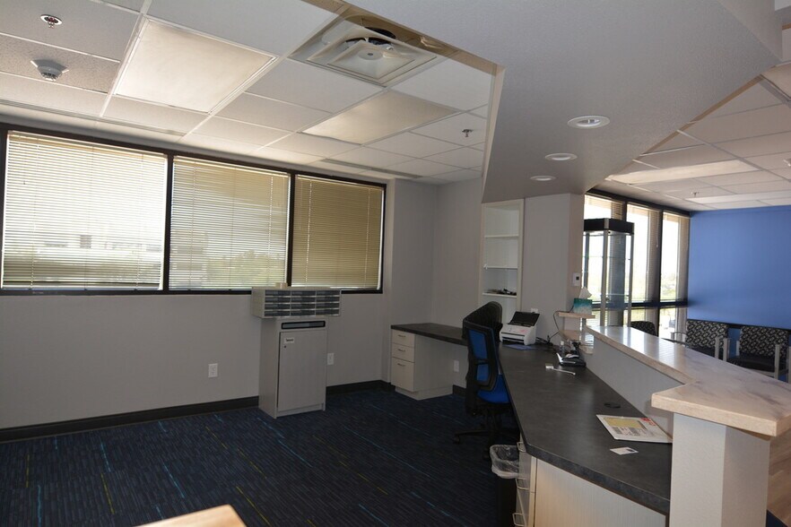 More Photos Of 10503 W Thunderbird Blvd, Sun City Medical For Lease
